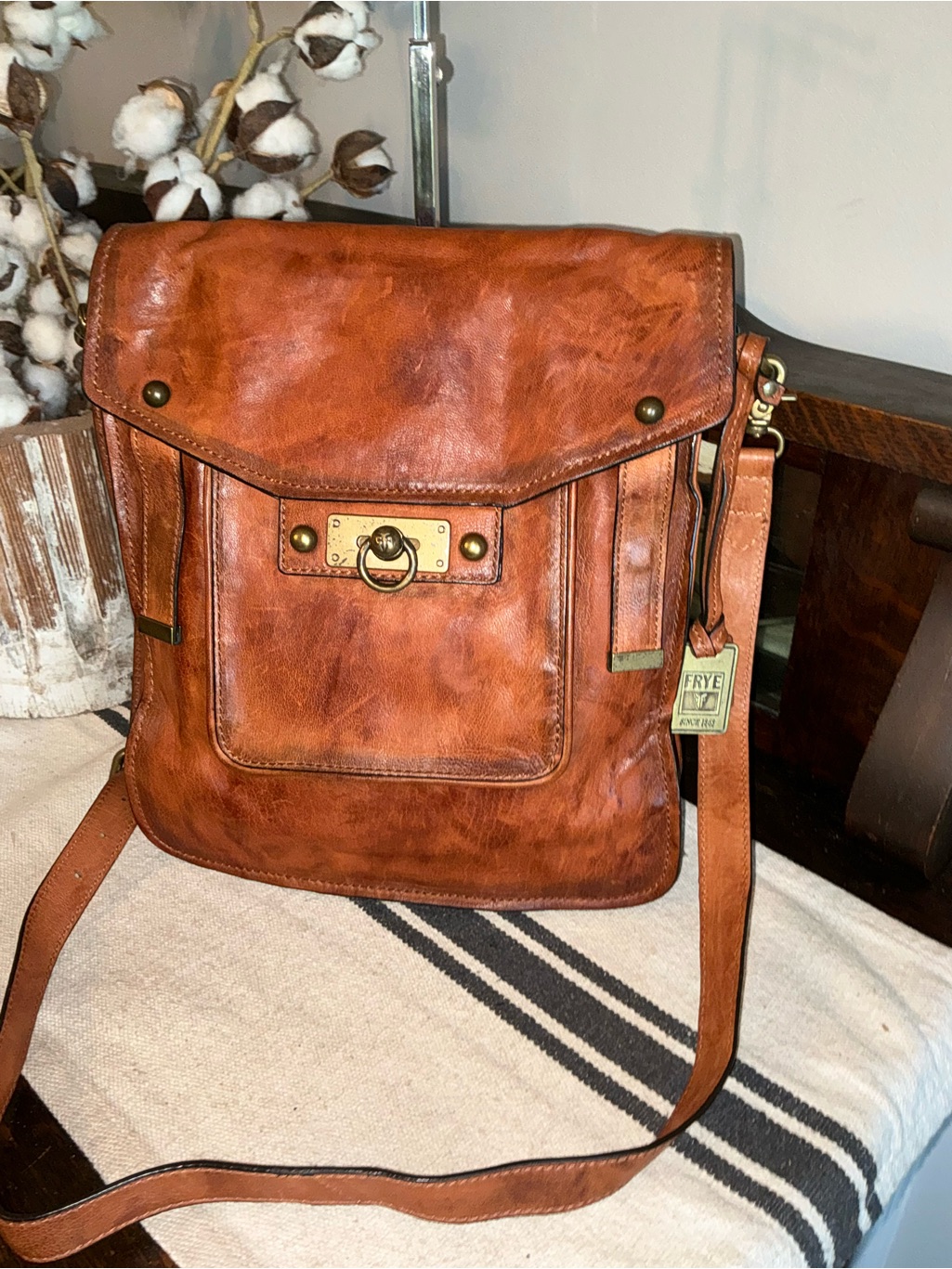 Rare Frye Leather Cameron Magazine Crossbody Bag Cognac Brown Retail $438